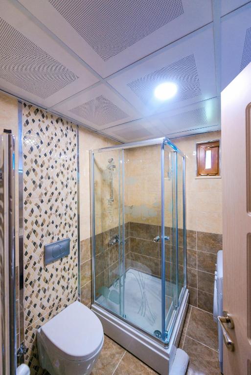 A bathroom at 12 rooms hotel
