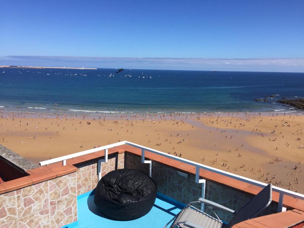 a view of a beach with people in the water at Atiko 15 in Gijón