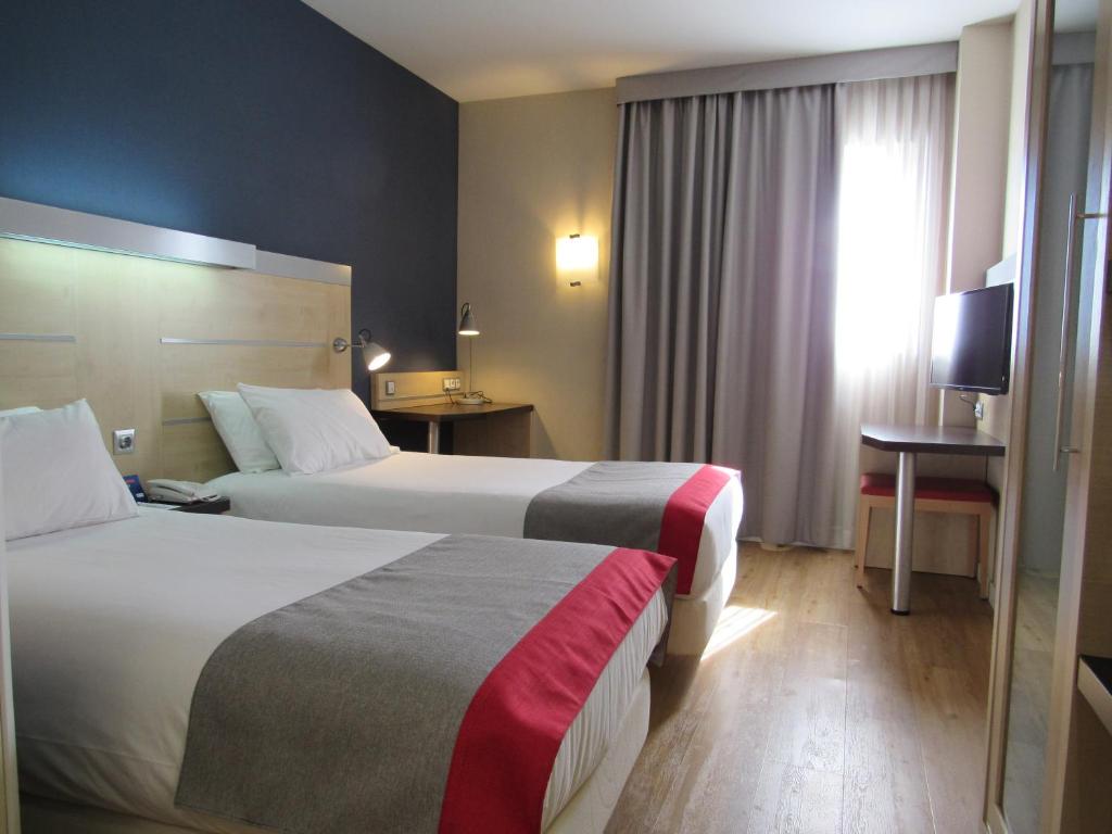 Holiday Inn Express Valencia Bonaire, an IHG Hotel, אלדאיה ...