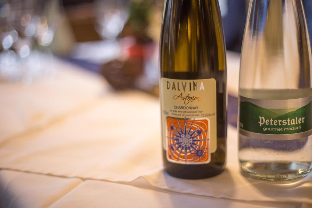 Nápoje v ubytování Hotel Hirsch