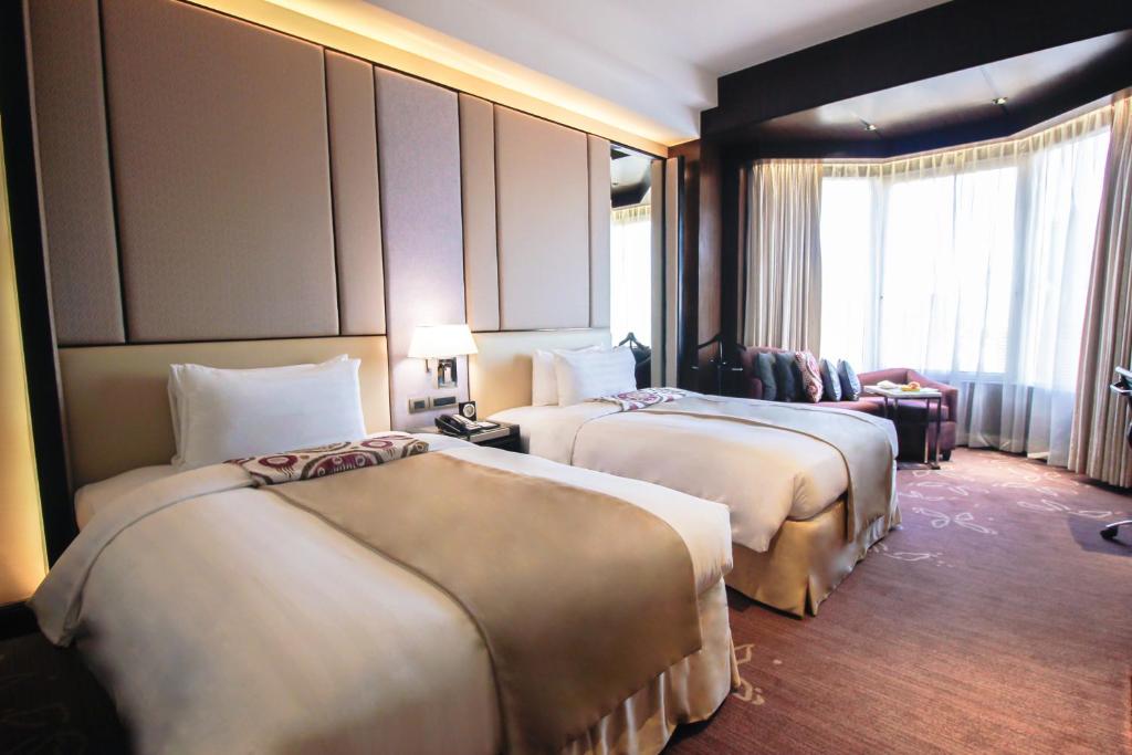 Postel nebo postele na pokoji v ubytování Diamond Hotel Philippines