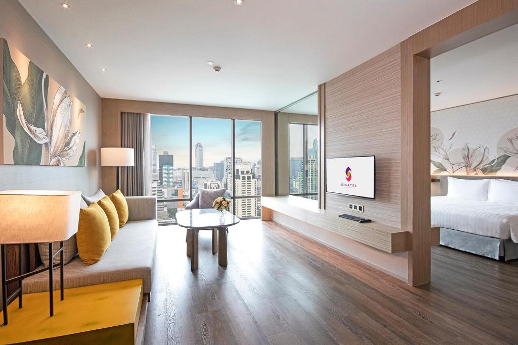 TV a/nebo společenská místnost v ubytování Sivatel Bangkok Hotel