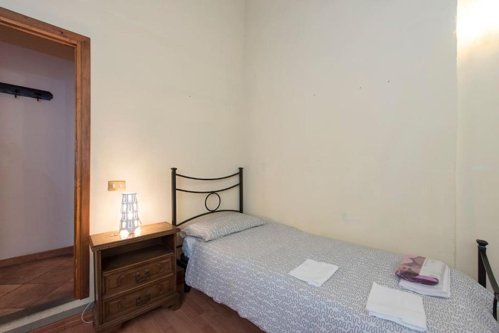 Posteľ alebo postele v izbe v ubytovaní Sdrucciolo dei Pitti Second floor