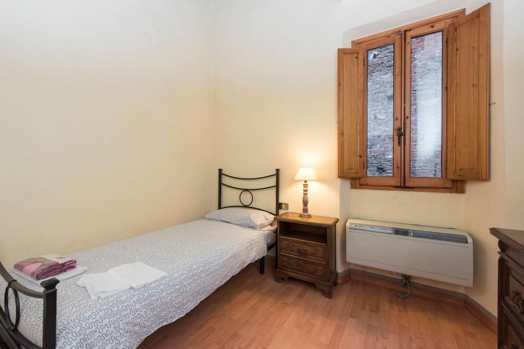 Posteľ alebo postele v izbe v ubytovaní Sdrucciolo dei Pitti Second floor