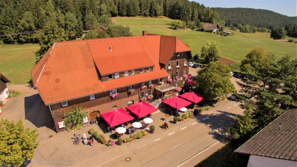 una vista aérea de un edificio con techos rojos en Land-gut-Hotel Höhengasthof Adler, en Lauterbach