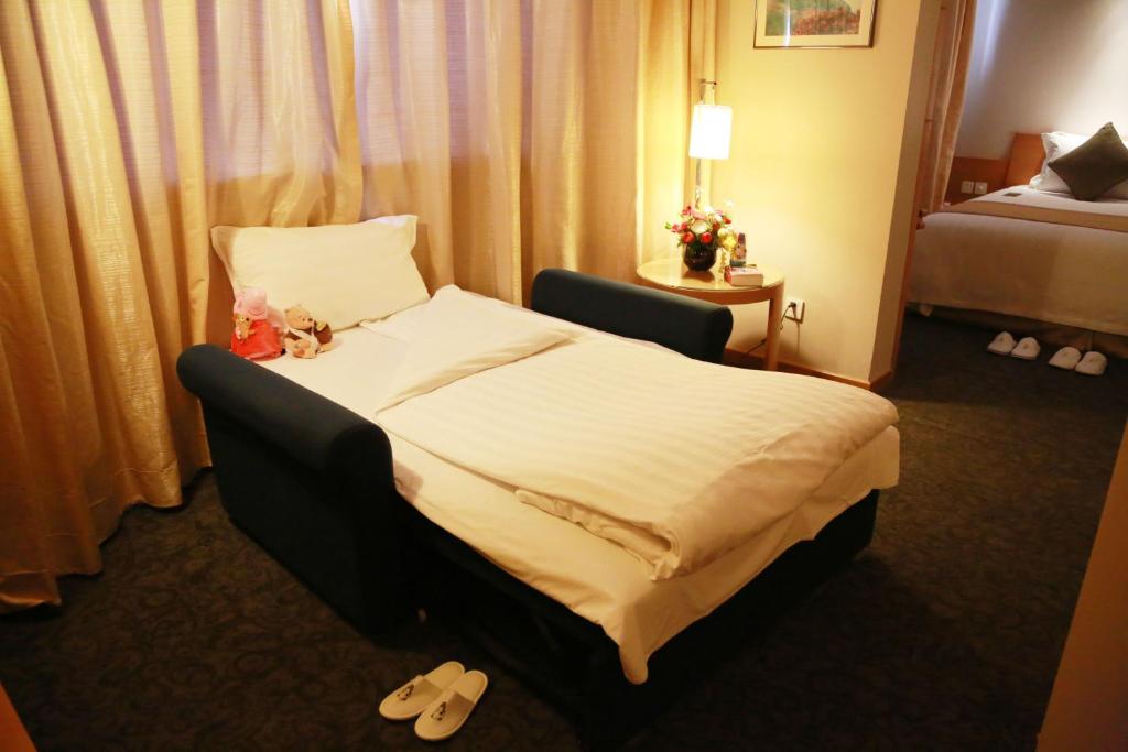 Postel nebo postele na pokoji v ubytování Jinglun Hotel Beijing
