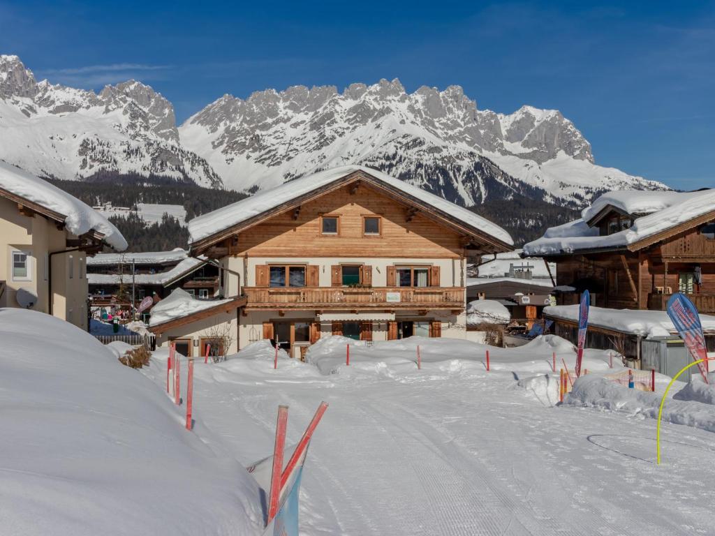 Chalet in Ellmau near Ski Lift v zime