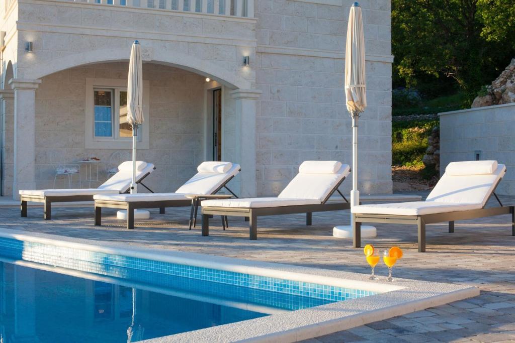 Luxury villa Atrium in Tučepi, heated pool, Tučepi – posodobljene cene za  leto 2024
