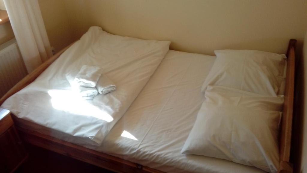 Posteľ alebo postele v izbe v ubytovaní Hotelik Dworek Legnickie Pole 4km od Legnicy