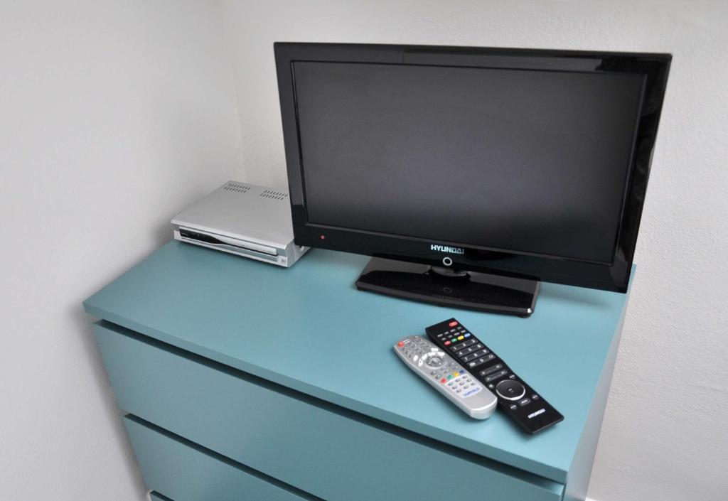 Televízia a/alebo spoločenská miestnosť v ubytovaní Pension Pod věží