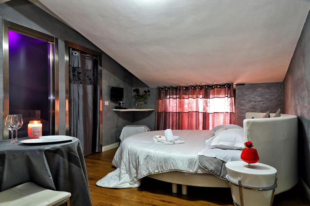 Postel nebo postele na pokoji v ubytování Hotel Al Castello