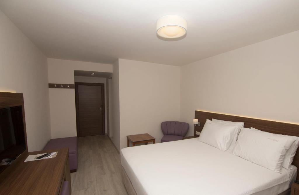 Postel nebo postele na pokoji v ubytování Neopol Hotel