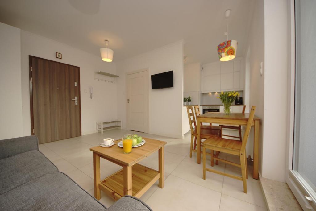 Holidays Home Apartamenty Chmielna - One-Bedroom Apartment With Balcony