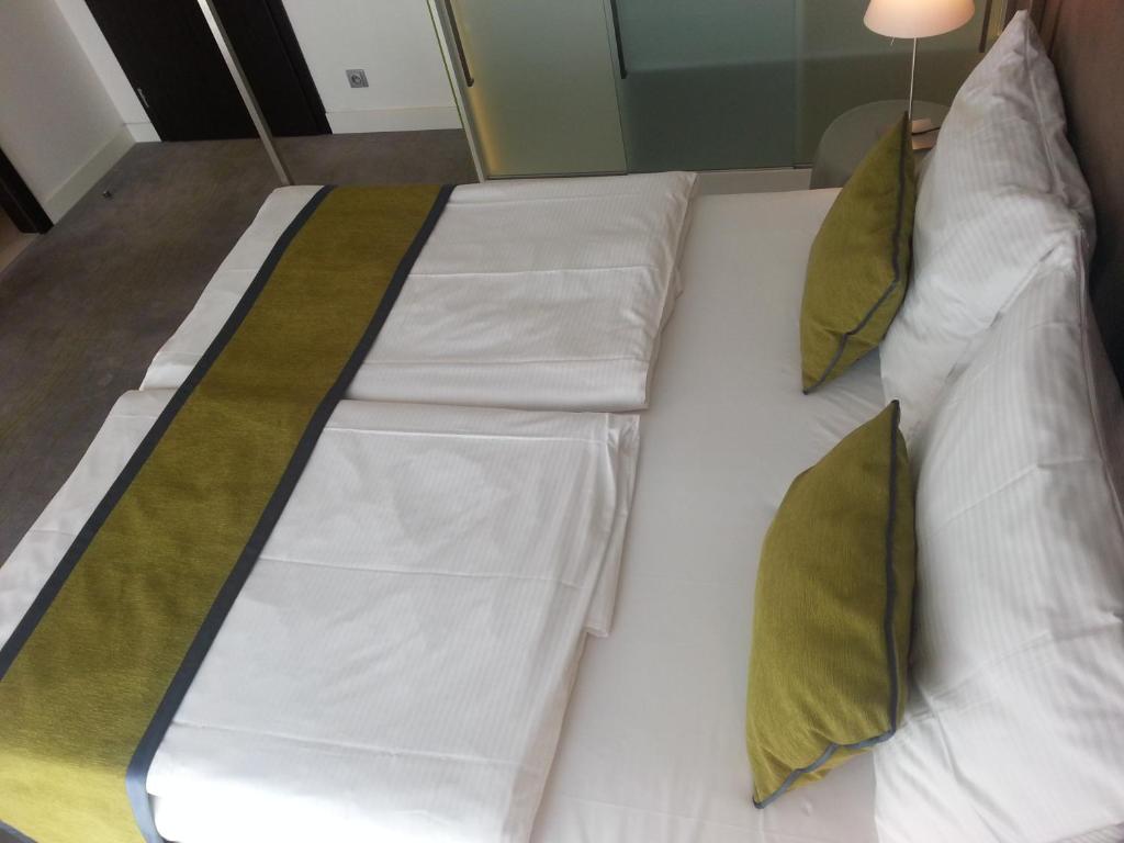 Postel nebo postele na pokoji v ubytování Pure White