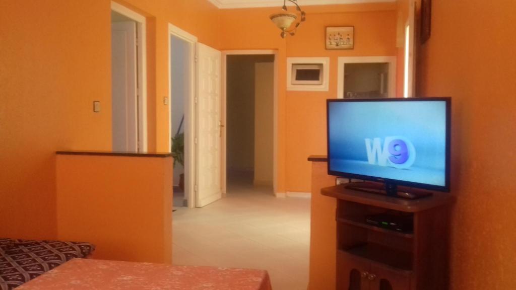 TV a/nebo společenská místnost v ubytování Dar Pikhasa