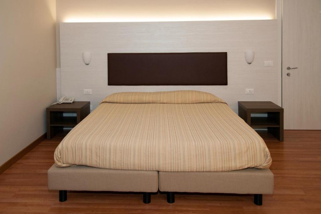 Postel nebo postele na pokoji v ubytování HOTEL BUCA DI BACCO