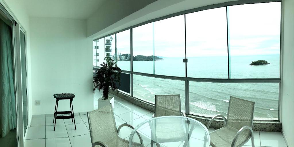  Ap 200m2 frente mar e 3 vagas de garagem