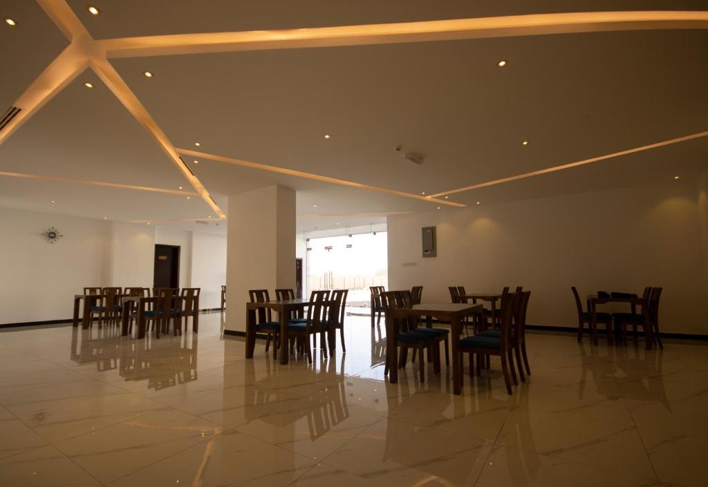 Restaurace v ubytování Home Station Hotel
