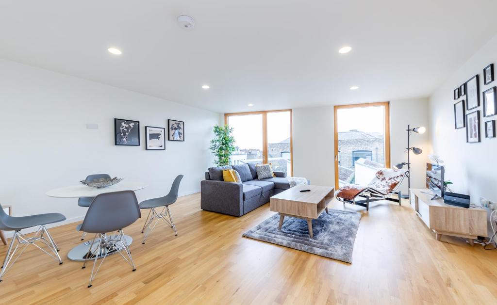Posezení v ubytování 1 Bedroom Stylish Apartment near Regents Park FREE WIFI & AIRCON by City Stay Aparts London