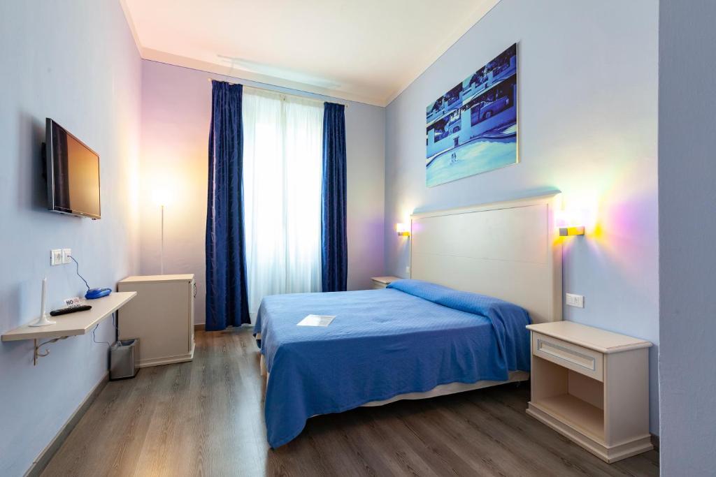 A bed or beds in a room at SmArt Hotel Bartolini