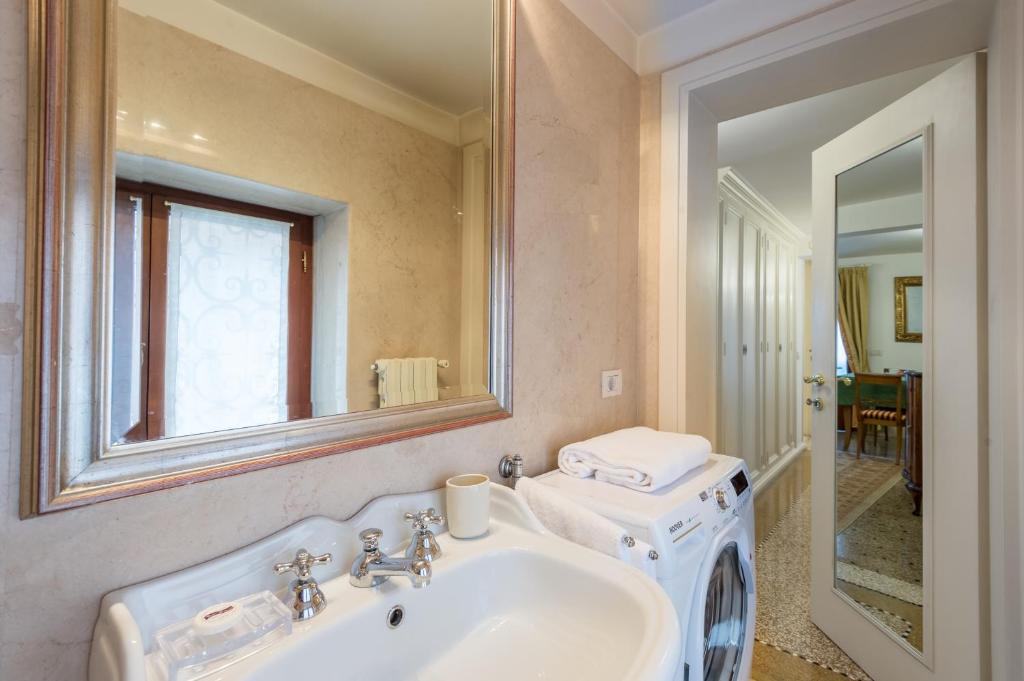 Ca' dei Cuori on the Grand Canal - 3