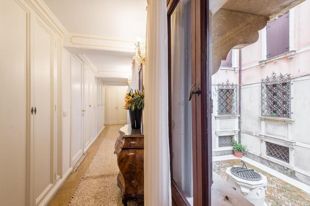 Ca' dei Cuori on the Grand Canal - 13