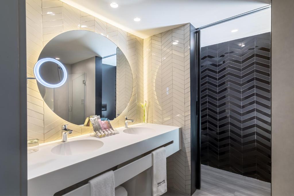 Barceló Sevilla Renacimiento - Salle Familiale Premium (2 Adultes + 1 Enfant)