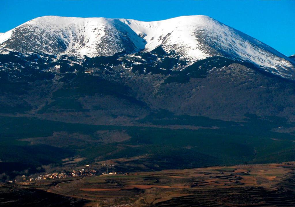 A general mountain view or a mountain view taken from Az apartmant