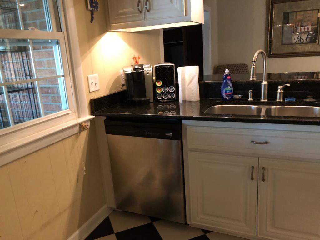 HOLIDAY HOME 5 BR 3 BA Near Beaches and Venues - Five-Bedroom House