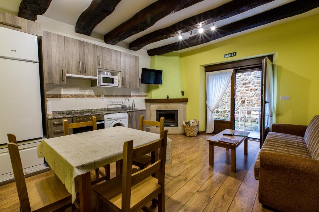 Una cocina o zona de cocina en La Dobra de liebana