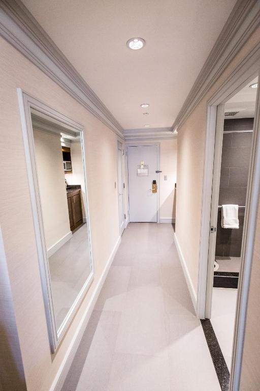 The Belvedere Hotel - Superior King Room