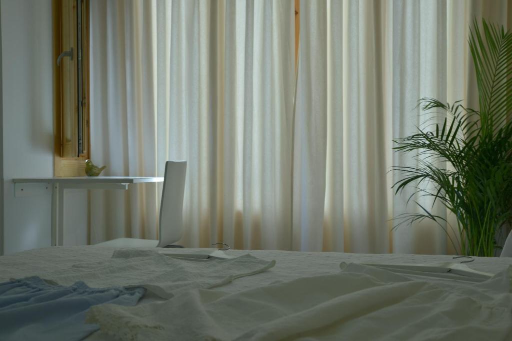 Una cama o camas en una habitación de Nersan
