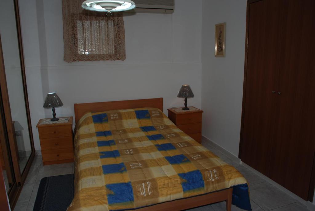 Postel nebo postele na pokoji v ubytování Kanarinis Apartments
