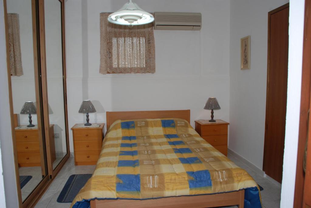 Postel nebo postele na pokoji v ubytování Kanarinis Apartments