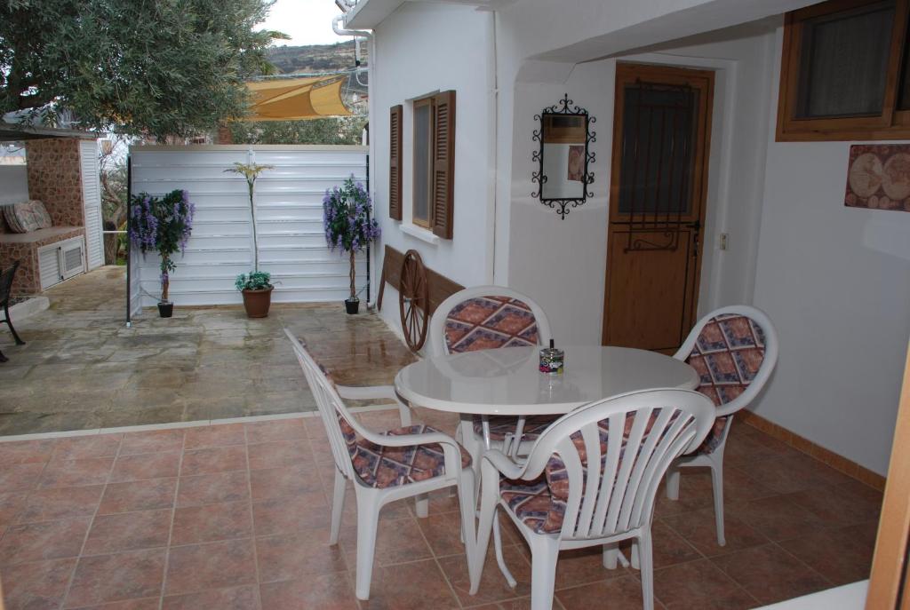 Patio nebo venkovní prostory v ubytování Kanarinis Apartments