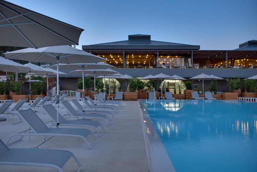 Bazén v ubytování Maistra Select Amarin Resort nebo v jeho okolí