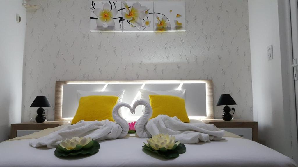 Ένα ή περισσότερα κρεβάτια σε δωμάτιο στο Apartments Cota Guesthouse