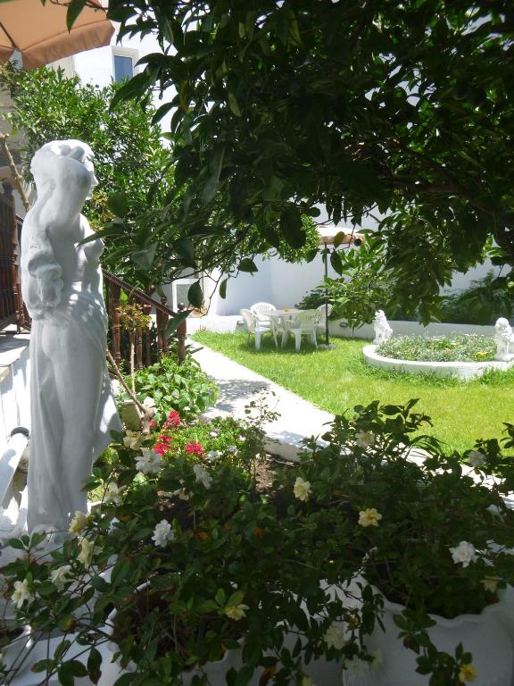 Zahrada ubytování Karafelas Hotel
