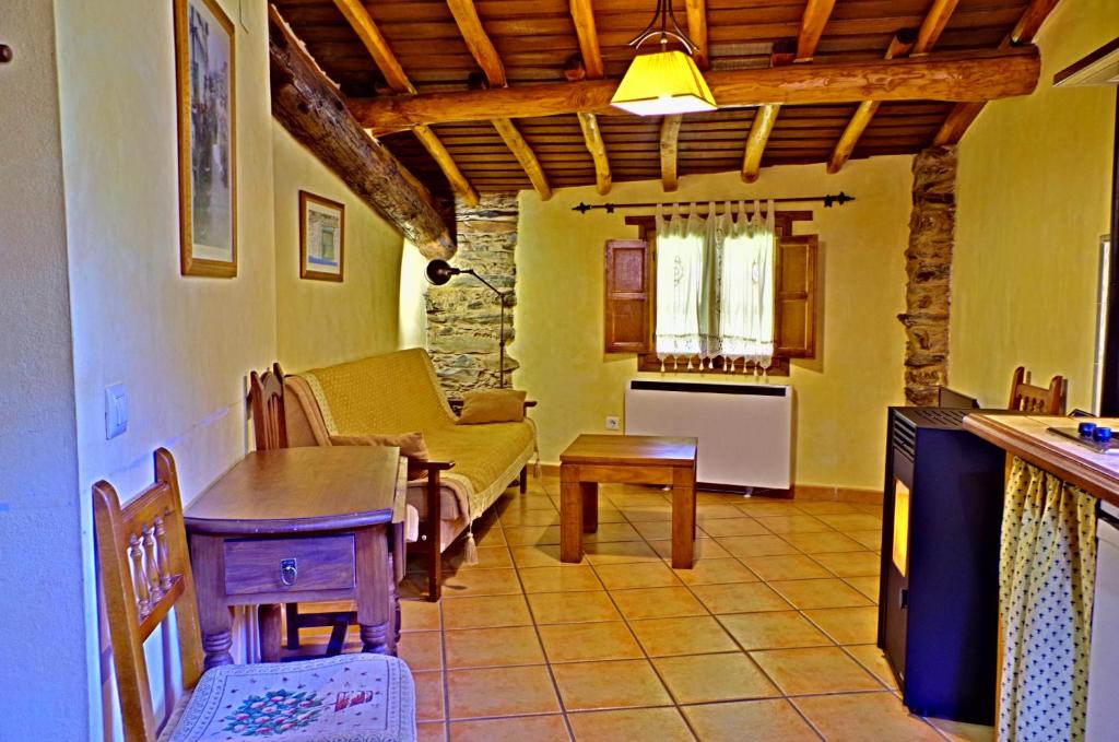Los Balcones del Río - Large One-Bedroom Apartment