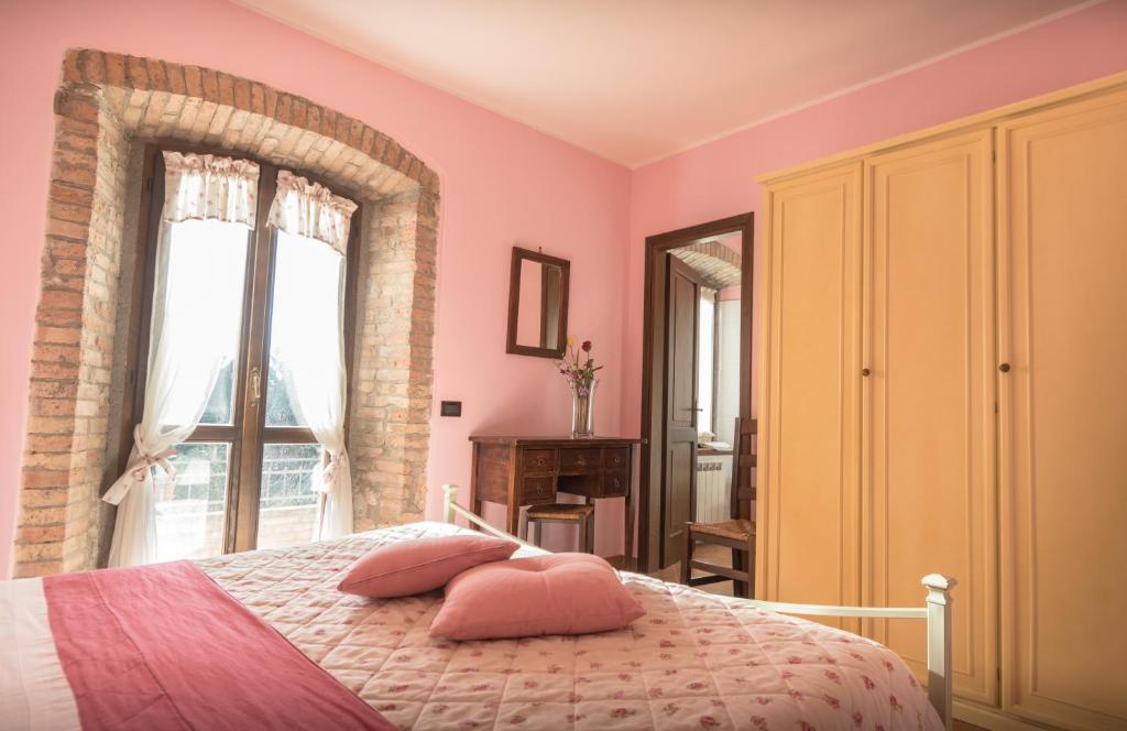 Łóżko lub łóżka w pokoju w obiekcie Agriturismo Il Giardino Dei Ciliegi