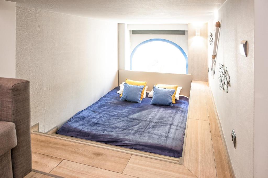Posteľ alebo postele v izbe v ubytovaní Marbella Center Beachfront with Private Patio