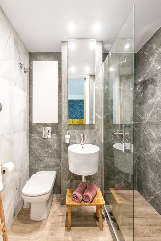 Kúpeľňa v ubytovaní Marbella Center Beachfront with Private Patio