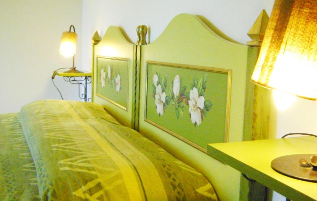 Łóżko lub łóżka w pokoju w obiekcie B&B Villa Maria Giovanna