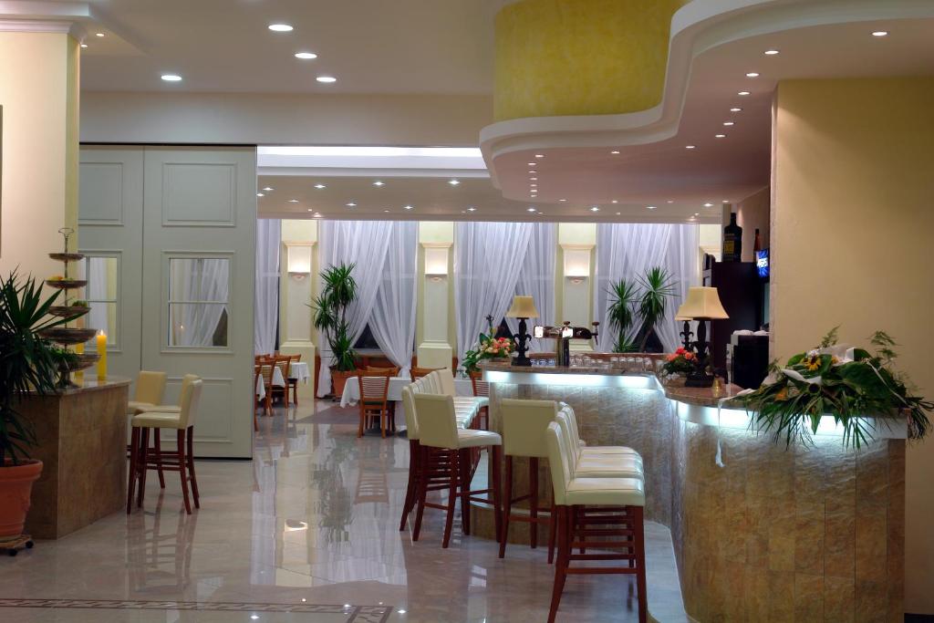 A restaurant or other place to eat at Hotel Bila Ruze