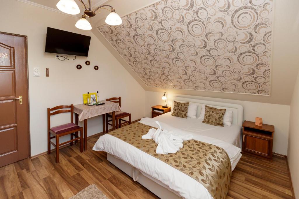 Posteľ alebo postele v izbe v ubytovaní Almafa Apartmanház