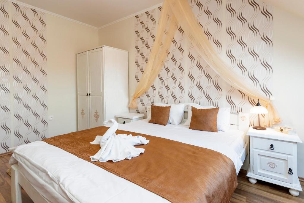 Posteľ alebo postele v izbe v ubytovaní Almafa Apartmanház
