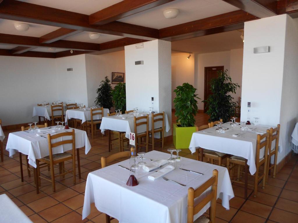 Restaurace v ubytování Santuari de la Salut de Sant Feliu de Pallerols