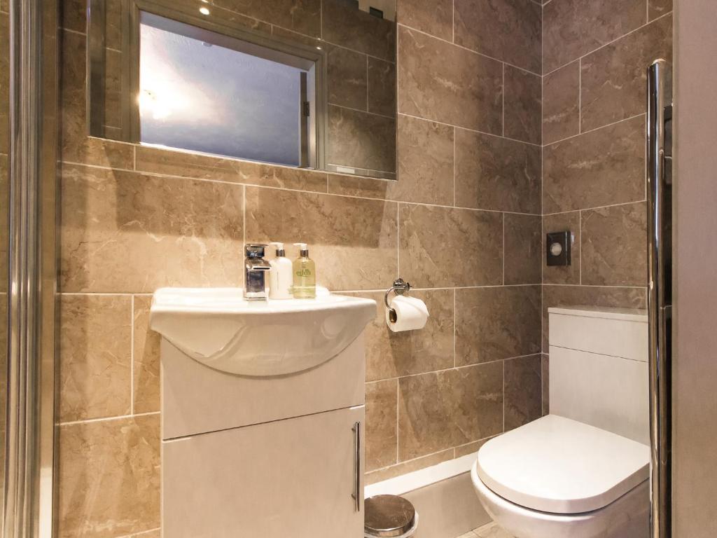 White Lion Hotel - 