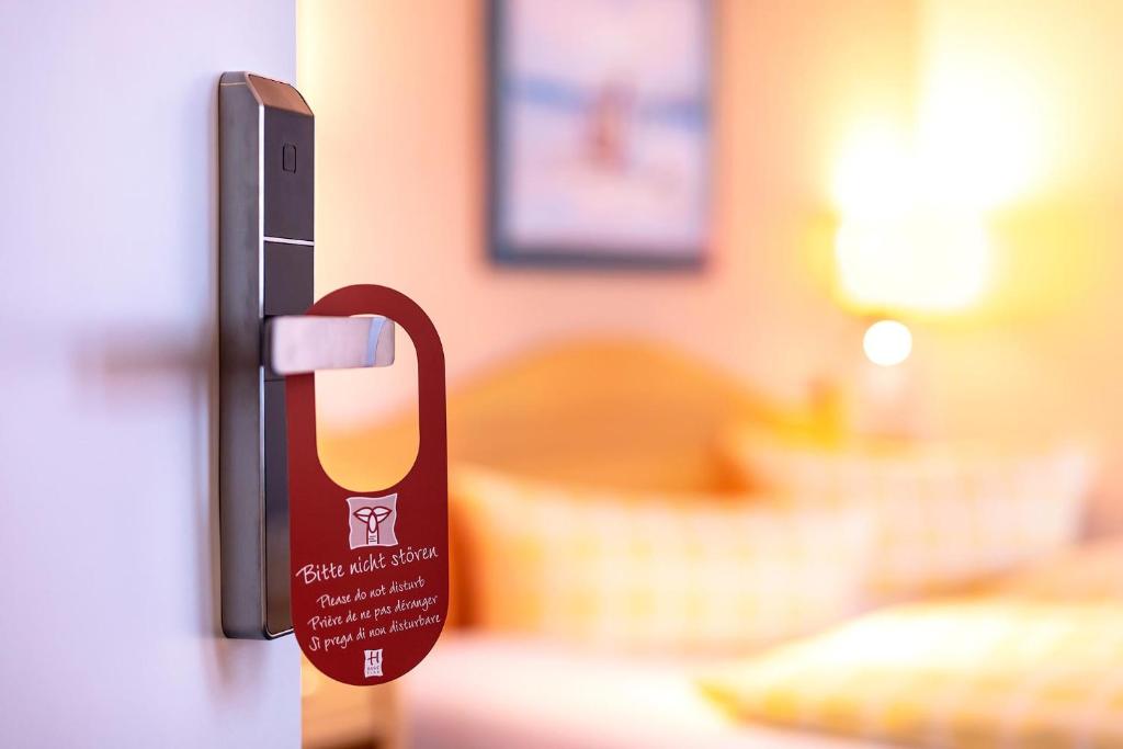 Postel nebo postele na pokoji v ubytování Dünenhotel am Meer