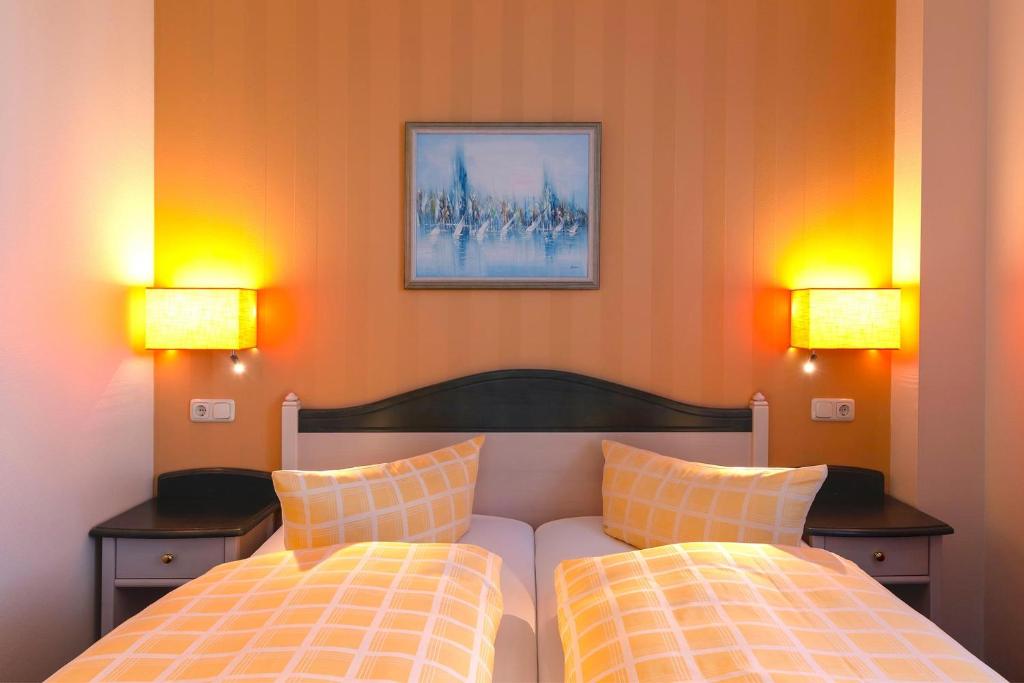 Postel nebo postele na pokoji v ubytování Dünenhotel am Meer